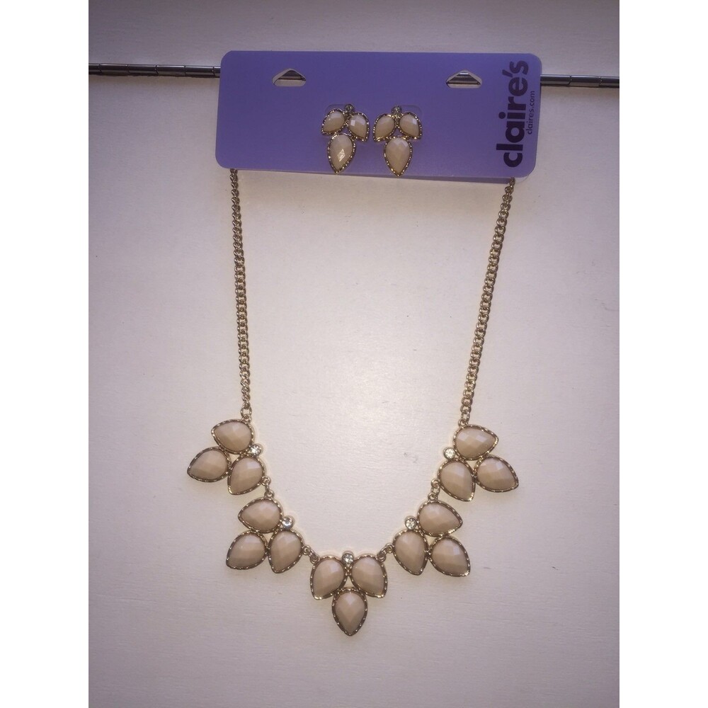 Beautiful necklace and earring set from